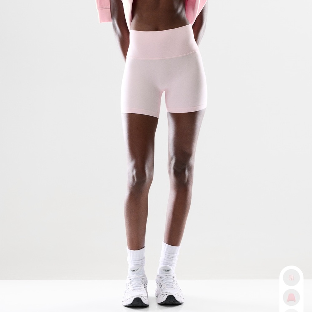 Aritzia Butter Cheeky Infinite High Rise short 5”